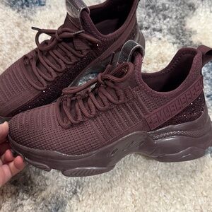 Steve Madden Burgundy Knit Sneakers